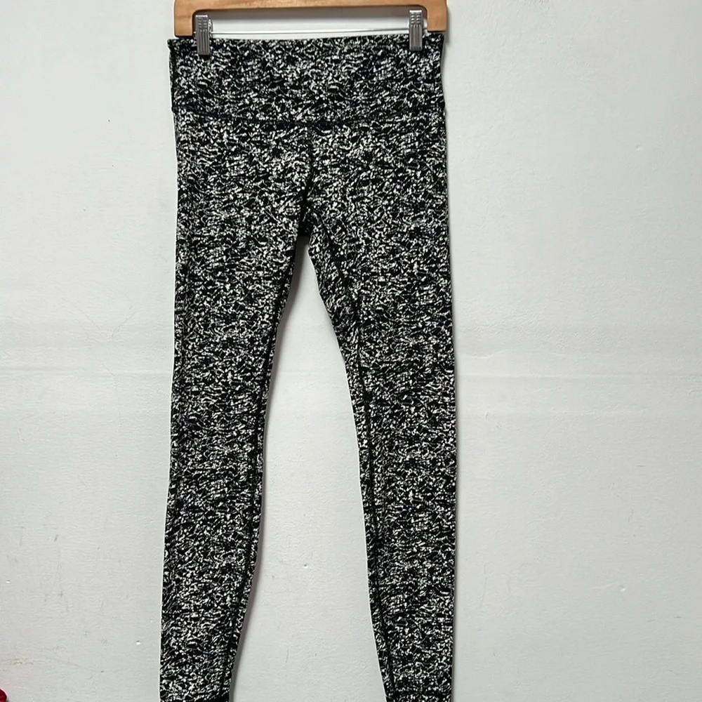Lululemon Athletica Wunder under in ice wave Black and White Leggings size 8